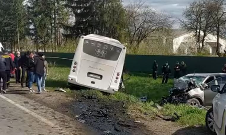 Лобовое столкновение с автобусом: двое одесситов погибли на Прикарпатье
