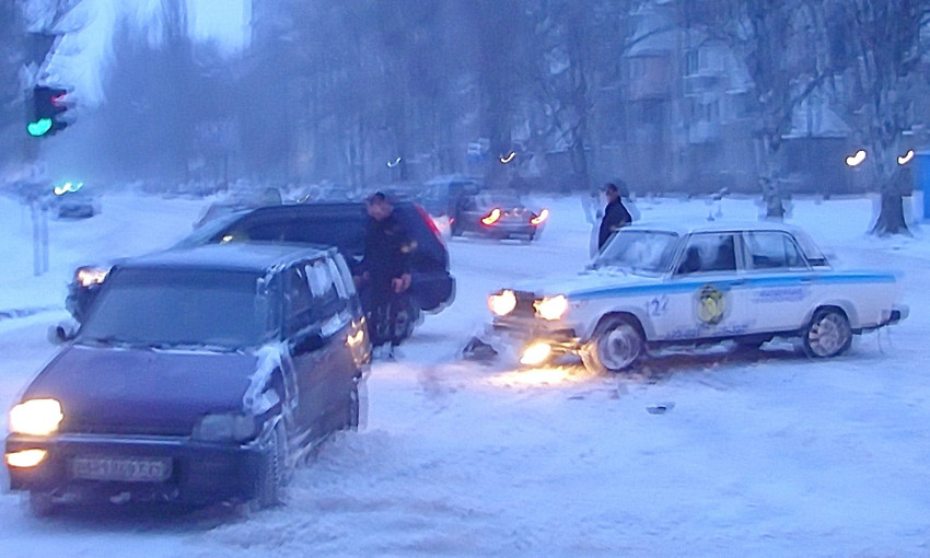Серьёзная авария на Черёмушках: столкнулись два автомобиля