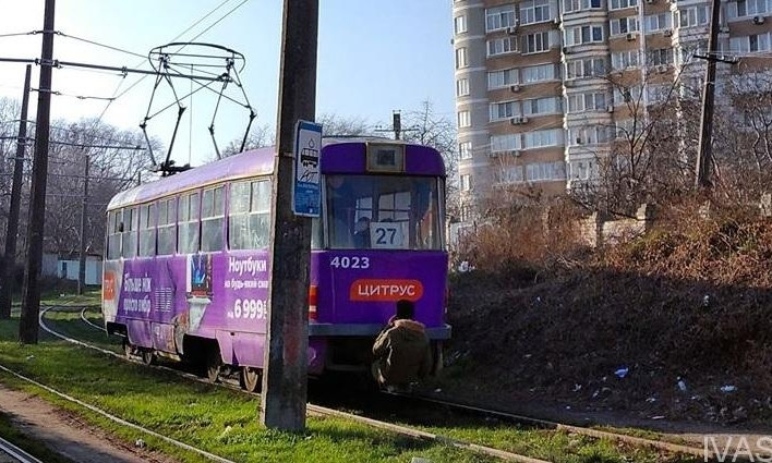В Одессе снова видели рисковых пассажиров трамваев