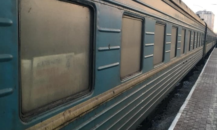 Состояние поезда "Одесса-Черновцы" привело депутата в шок (ФОТО)