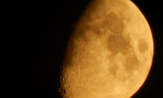 Красно-золотая луна над Одессой: фотосвидетельства