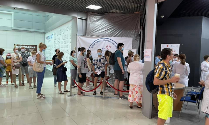Новый рекорд вакцинации в Одессе: за один день привито 2899 человек 