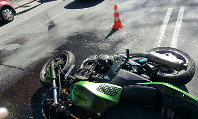 Авария на Молдаванке: автомобиль BMW не поделил дорогу с мотоциклом