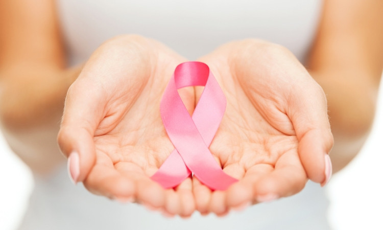 «Здоровая мама — здоровые дети»: горожанам рассказали о раке груди