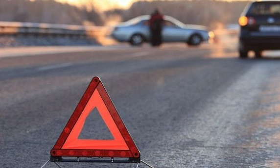 Одесса: автомобиль сбил пешехода и врезался в другую машину (ВИДЕО)