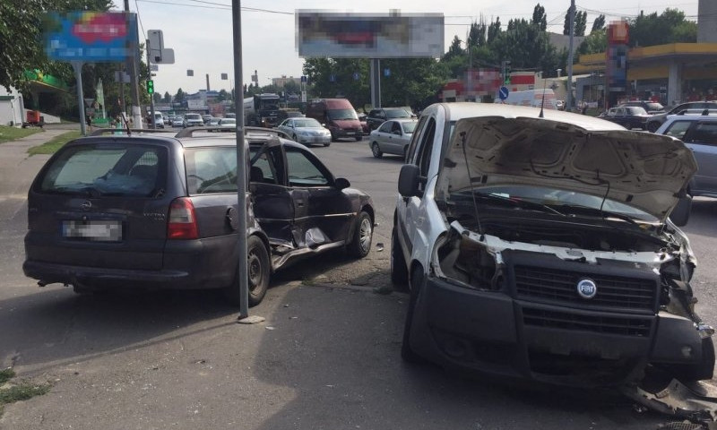 На Балковской в результате аварии пострадали два водителя, оба доставлены в больницу