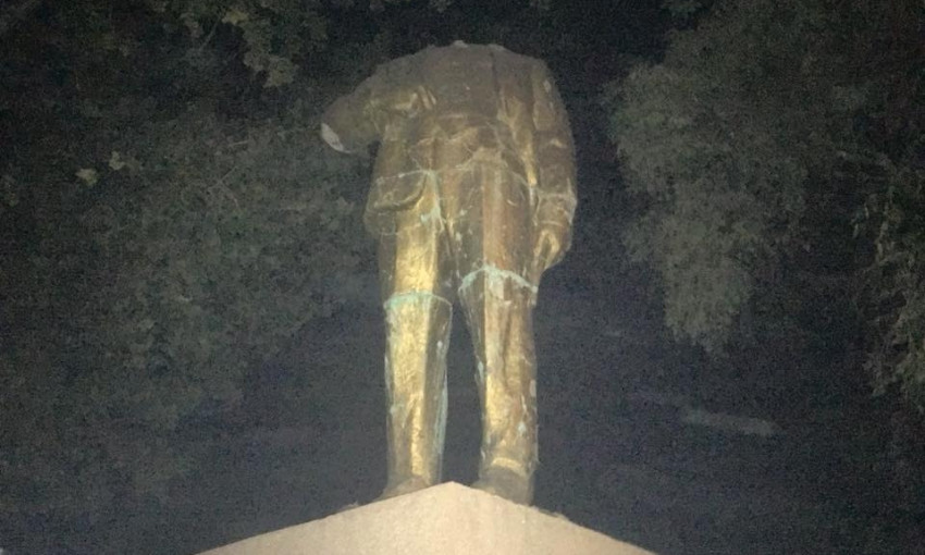 В селе Кубей благодаря активистам памятник Ленину лишился головы и одной руки