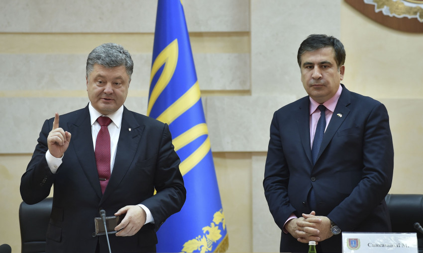 В Одессе Президент косвенно обвинил Саакашвили в непрофессионализме