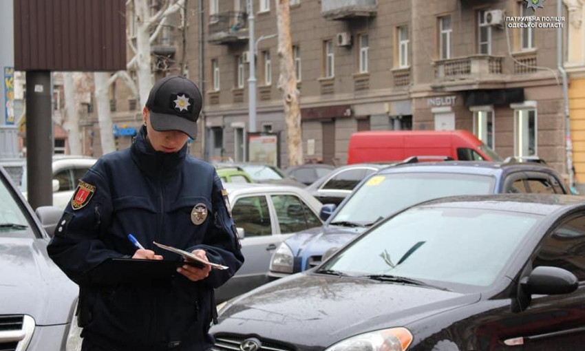 Возле одной из одесских школ оштрафовали троих автохамов (ФОТО)