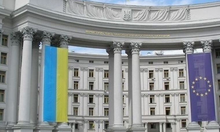 Украина откроет три консульства и три посольства 