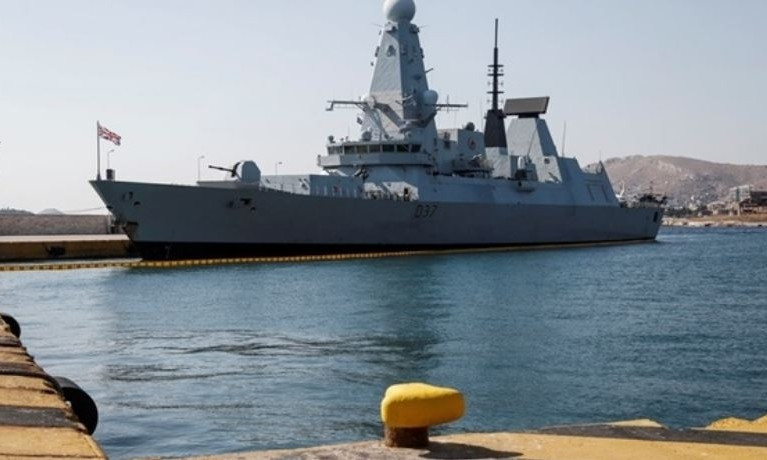 В Черное море направятся два военных корабля Британии
