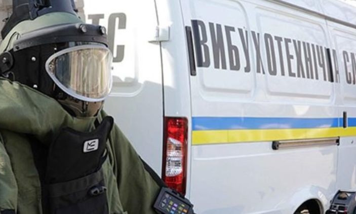 Сегодня в Одессе снова пришлось эвакуировать людей - на сей раз пиротехники проверяли суд 