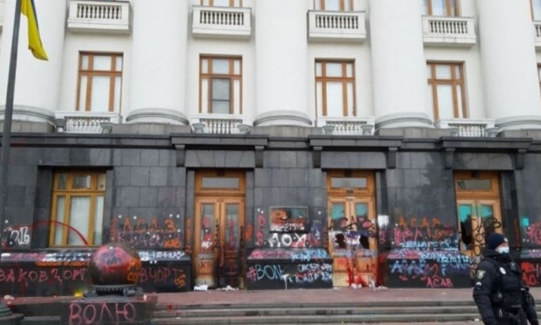 Убирать беспорядки после вчерашней акции в Киеве с утра не торопились 