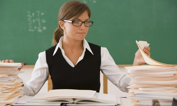 Повышение зарплат украинским учителям отменяется 