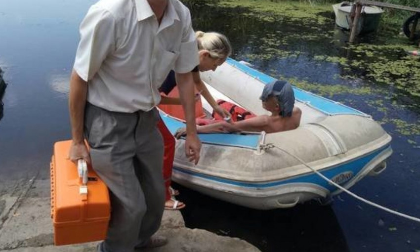 Под Одессой пенсионер заблудился на речке в шлюпке (ФОТО)