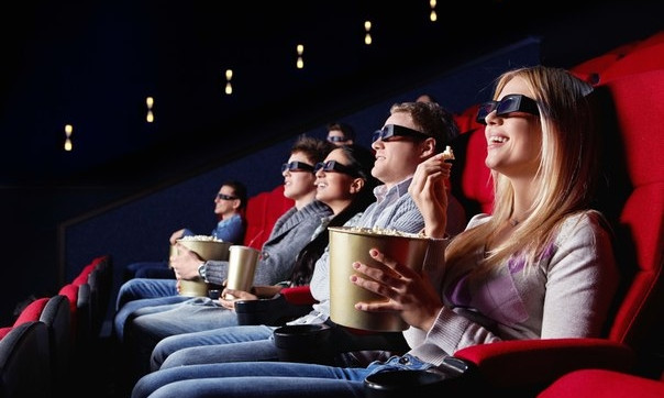 Кинотеатры «18+»: Кабмин разрешил кино «для взрослых» днём