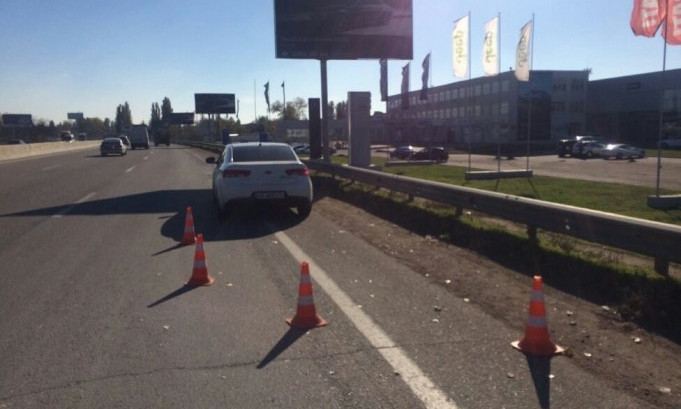 Мужчина оказался под колёсами автомобиля