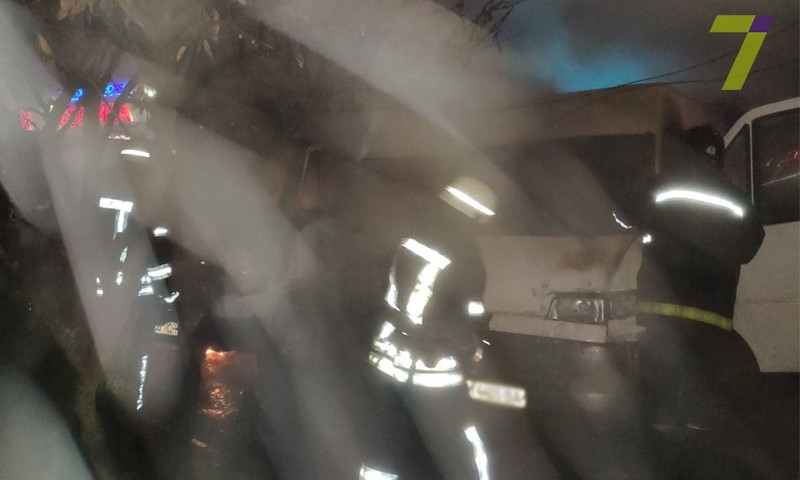 Ночью на улицах Одессы горел микроавтобус