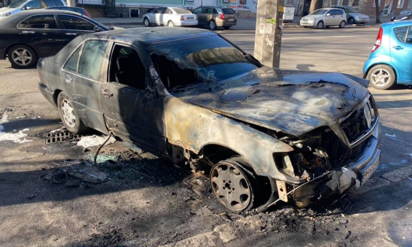 Одесскому активисту сожгли машину (фото)