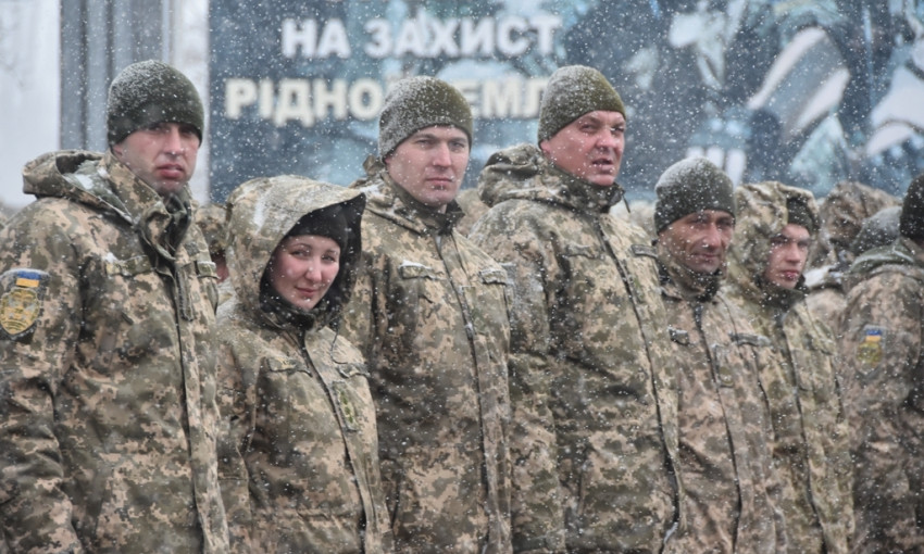 В Черноморске торжественно встретили вернувшихся с востока Украины бойцов мехбригады