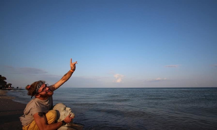 Вождя пролетариата под Одессой сводили на море и на йогу (ФОТО)