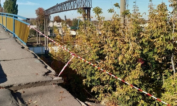 В Подольске мужчина упал с моста из-за сломанных перил (ФОТО)