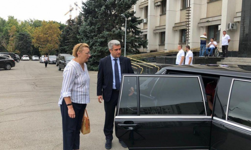 Возивший Кучму лимузин Урбанский сдаёт в аренду — ради пополнения казны
