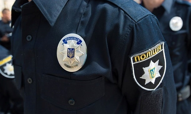 Ночное проникновение полицейских в одесскую квартиру при помощи бензореза