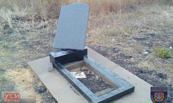 На Одесчине школьники побили могильные памятники на кладбище