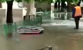 В Одессе прорвало водопровод – одна из улиц плавает 