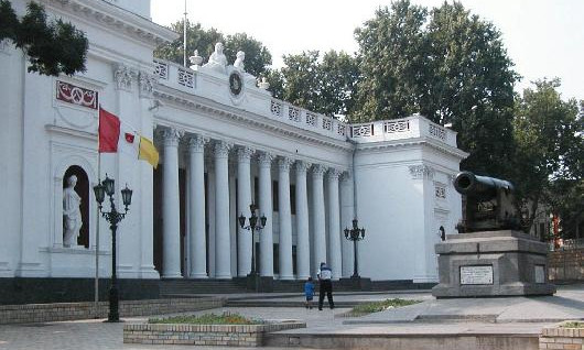 Одесская мэрия резко увеличила количество чиновников  