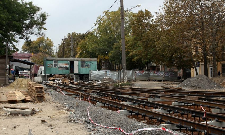 В Одессе возле «Привоза» для трамвайных путей используют новую технологию