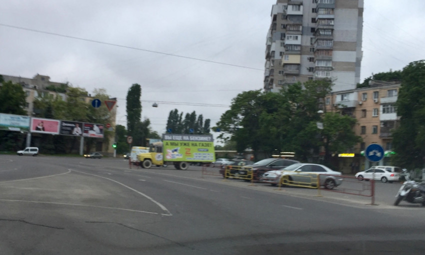 Одесские рекламщики создают на дорогах опасную ситуацию