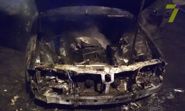 В Одессе сгорел автомобиль на еврономерах