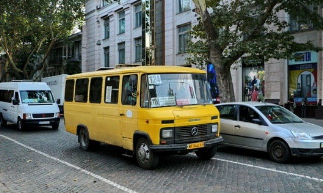 По улицам Одессы колесит самый старый автобус (ФОТО)