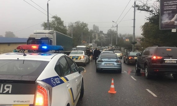 В Одессе столкнулись сразу шесть машин 
