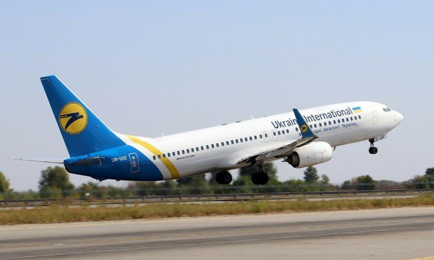 МАУ обещает провести 15 чартерных рейсов на курорты Турции и Египта 