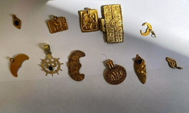Из Украины пытались незаконно вывезти скифские золотые украшения