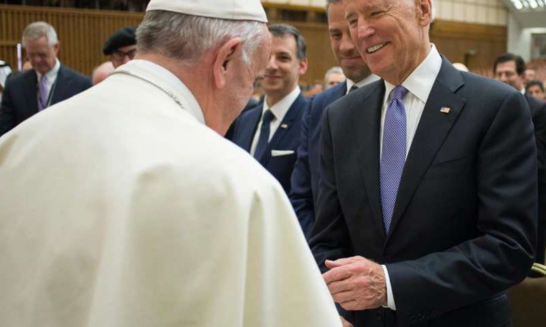 Новоизбранного президента США Джо Байдена благословил по телефону Папа Римский