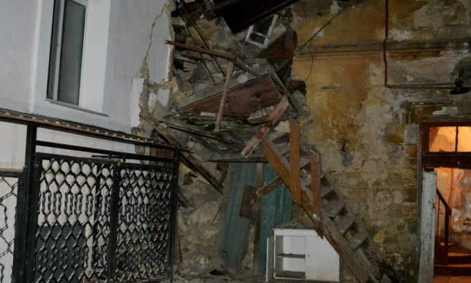 Ночной обвал в Одессе: часть дома завалила собой пенсионерку