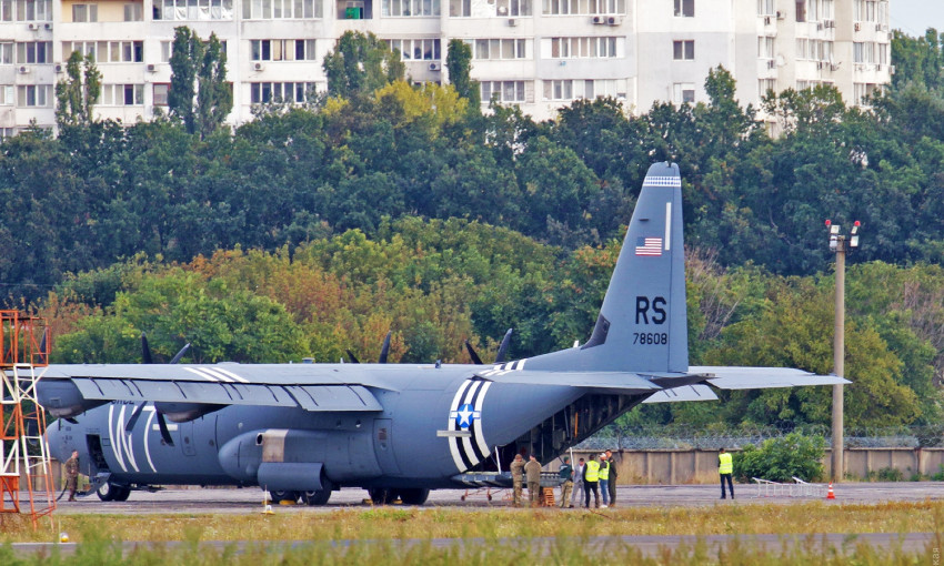 Над Одессой отказал двигатель у военного американского самолета