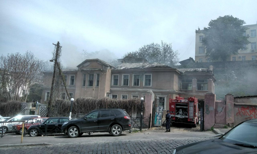 В Одессе горело заброшенное здание 