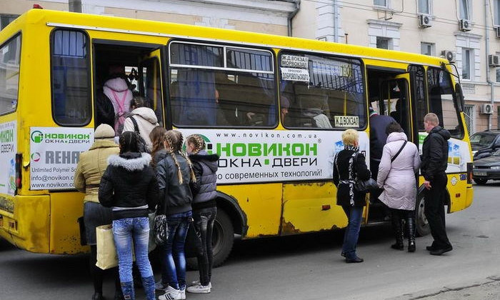 В Одессе активистка платит 5 грн не устроившим её маршруткам