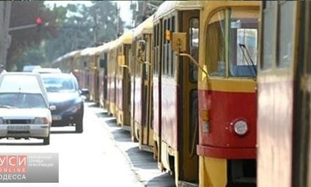 Поврежденные опоры не пускают трамваи на поселок Котовского