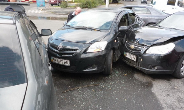 Серьёзная авария с участием трёх машин: пострадали два человека