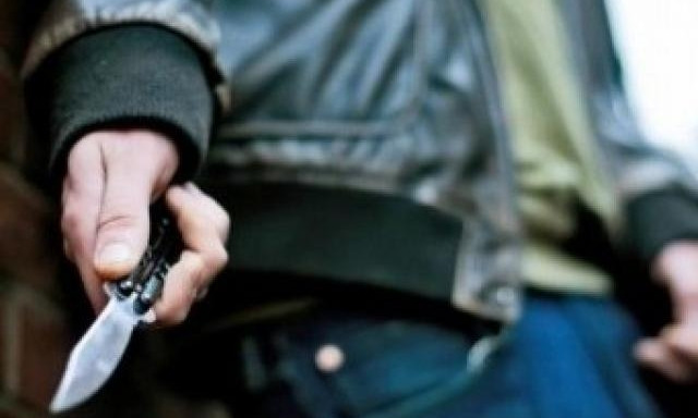 Грабители, угрожая ножом, похитили 5 тысяч гривен