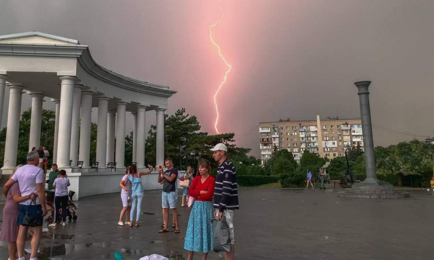 В Одессе сняли потрясающие молнии 