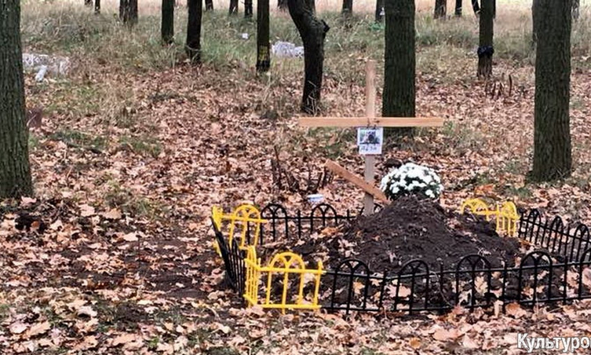 На 411-й батарее одесситы обустроили кладбище для своим любимых питомцев