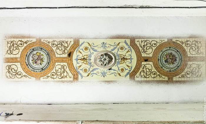 В Одессе восстанавливают старинную роспись потолка – деньги собрали 122 мецената