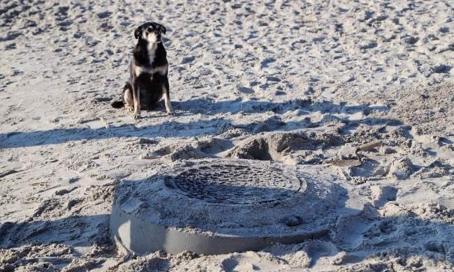На пляже Одессы обнаружен странный люк